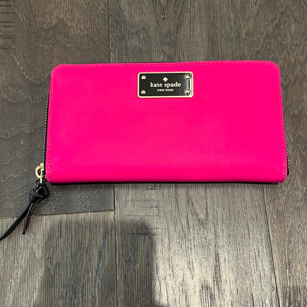 EUC. Kate Spade Classic Nylon Wallet.